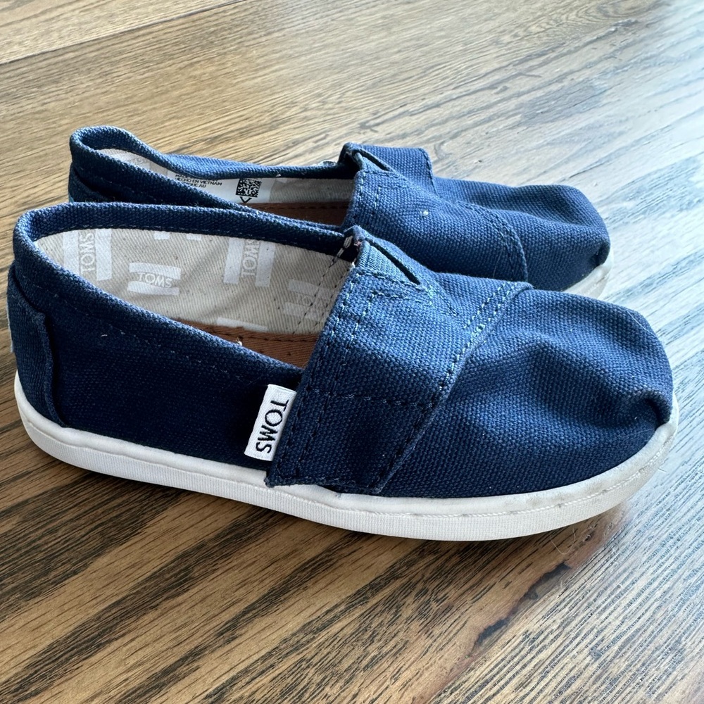 Tom’s toddler size 8